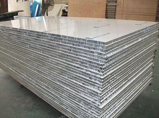 切鋁蜂窩板發熱導致粘鋁怎么解決？