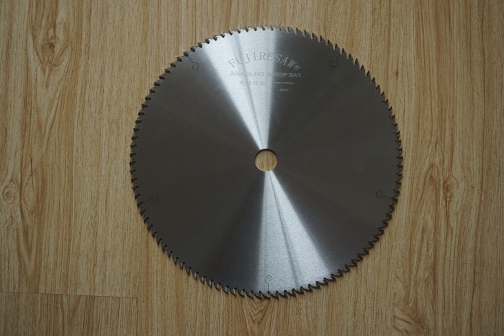 正確的挑選合適的木工硬質(zhì)合金鋸片的方法