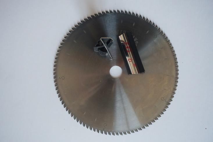 關于切不銹鋼密封條專用鋸片