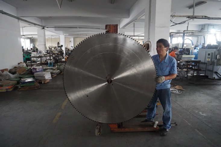 【江西】是選擇合適自己鋸切的合金切鋁鋸片還是選擇價格低的合金切鋁鋸片?