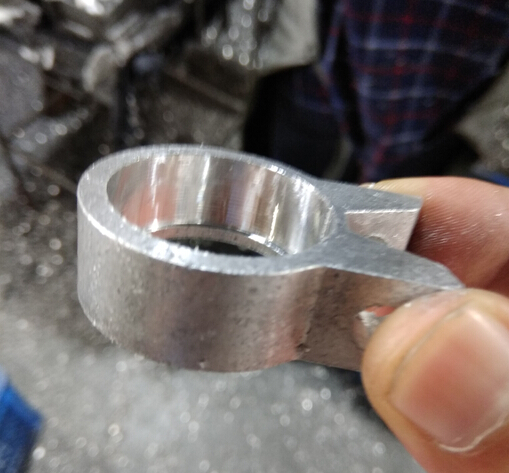 鋁合金鋸片切割面有鋸切痕跡是怎么回事？