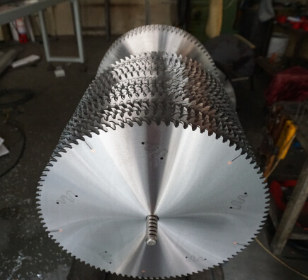 合金圓盤鋸片是消耗品，并不是一次性品，這樣變“廢”為寶