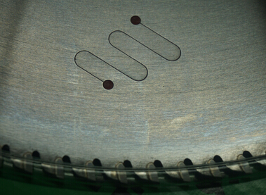 一款帶有“S”型消音線的鋁合金鋸片