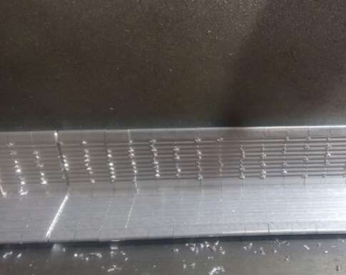 新的切鋁鋸片剛裝上去就有毛刺怎么辦？