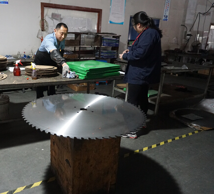 【蘭州】切割實心高硅大鋁棒的1米大鋸片，一片不夠再來一片