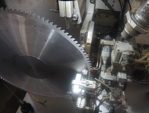 執(zhí)著問候，打動王經(jīng)理要試豐金銳刀具鋸片修磨服務(wù)！