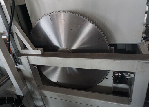 用了富士鋁型材鋸片半個月無毛刺，王總立即回購